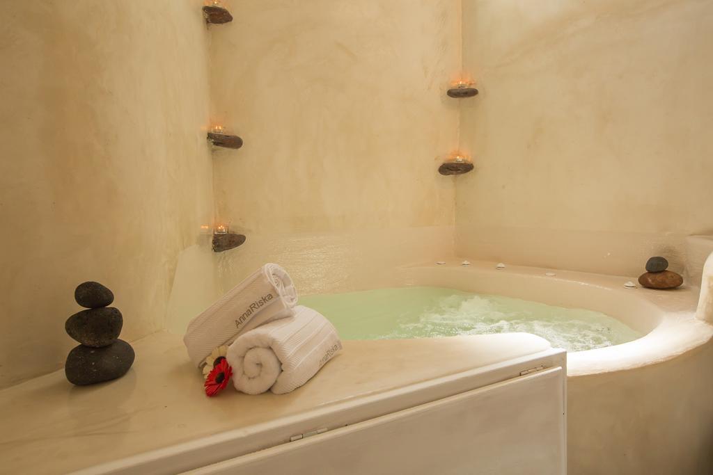 Love Nest With Hot Tub, Hammam & Outdoor Cinema Akrotiri  Bagian luar foto