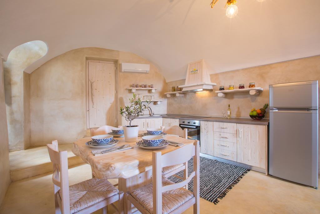Love Nest With Hot Tub, Hammam & Outdoor Cinema Akrotiri  Bagian luar foto