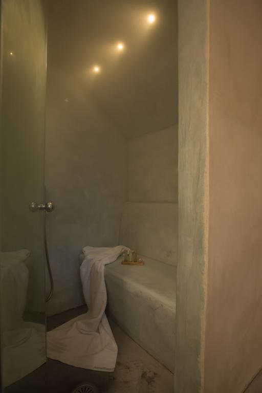 Love Nest With Hot Tub, Hammam & Outdoor Cinema Akrotiri  Bagian luar foto